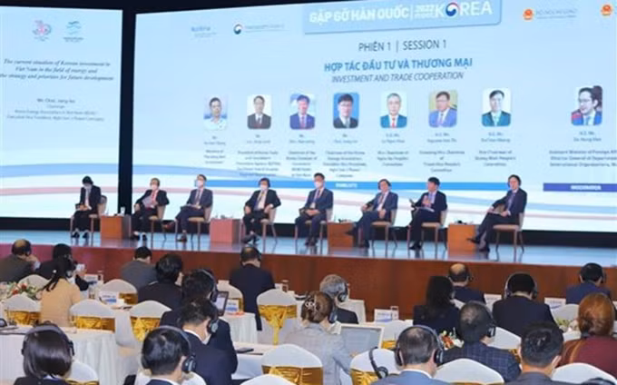 Primera sesión de debate en el programa (Foto: VNA)