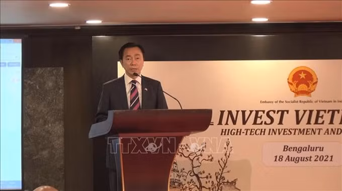 El embajador de Vietnam en la India, Pham Sanh Chau, interviene en el evento. (Fotografía: VNA)