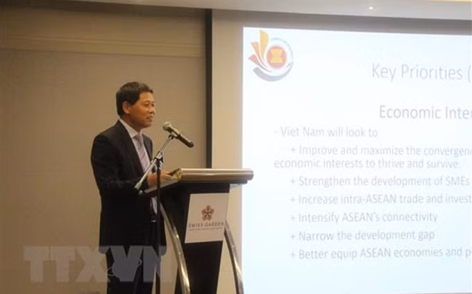 El embajador de Vietnam en Malasia, Le Quy Quynh, interviene en el evento. (Fotografía: VNA)