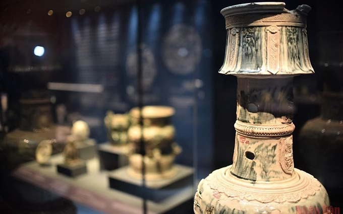 Candelabro de la cuarta etapa de Vinh To (1622).