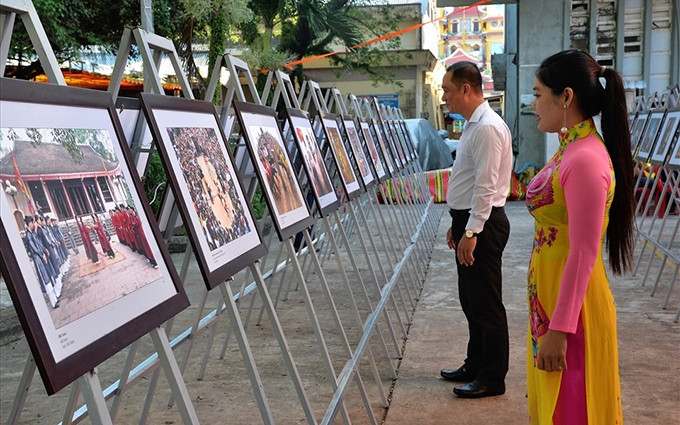 En la exposición. (Fotografía: laodong.vn)