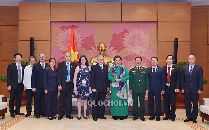 Los diputados posan para una foto protocolar. (Fotografía: quochoi.vn)