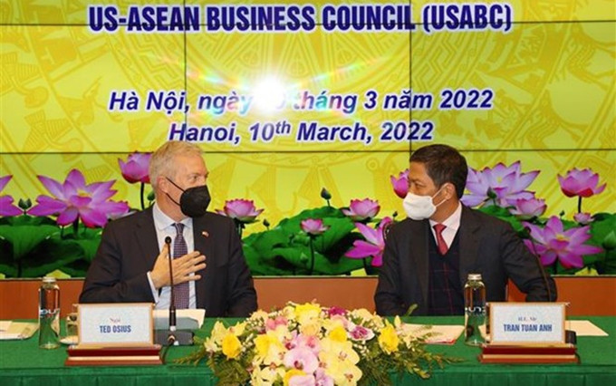 El miembro del Buró Político y jefe de la Comisión de Asuntos Económicos del Comité Central del Partido Comunista de Vietnam, Tran Tuan Anh, en la cita. (Fotografía: VNA)