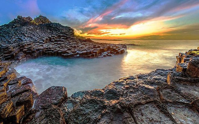 Las columnatas basálticas "Ghenh Da Dia" poseen una misteriosa belleza que asombra a los científicos.