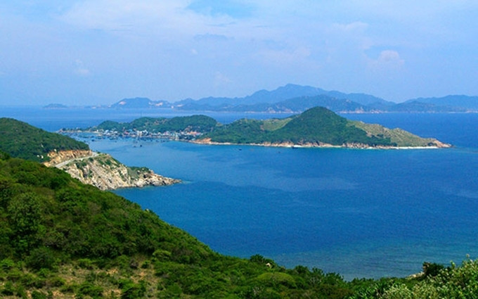 La isla de Binh Hung se encuentra en una posición estratégica, entre las provincias de Khanh Hoa y Ninh Thuan, y aún conserva casi intacta toda su riqueza natural.