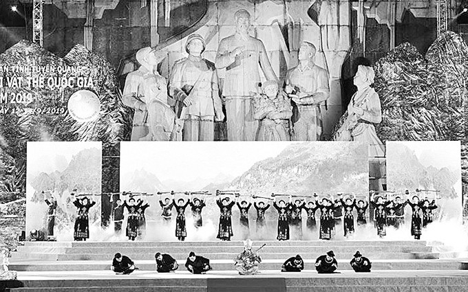 Un repertorio del canto Then es representado por las etnias minorías en la zona montañosa norteña vietnamita. 