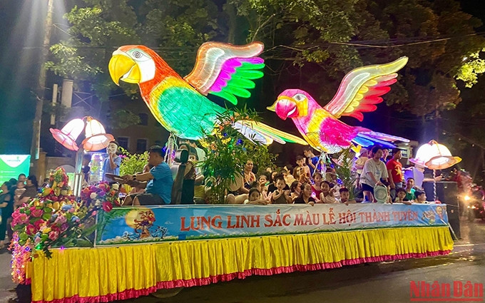 Ambiente festivo en Tuyen Quang. 