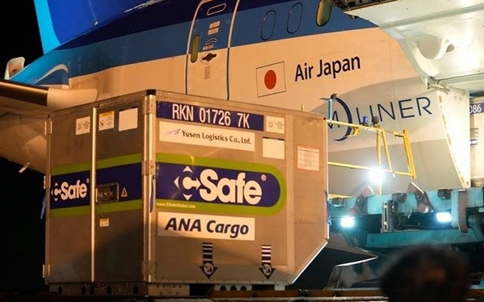 Japón apoya a Vietnam con equipos de conservación de vacunas.