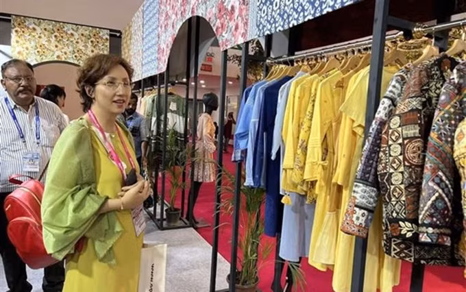 Visitantes al pabellón de Vietnam. (Fotografía: VNA)