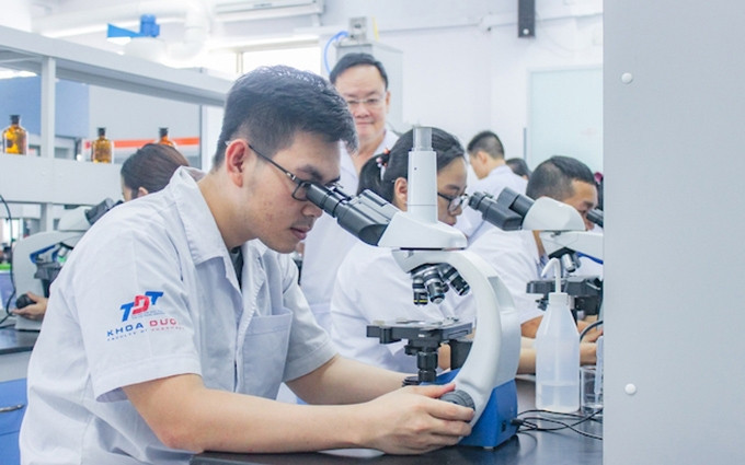 Estudiantes del Departamento de Farmacia, de la Universidad de Ton Duc Thang.