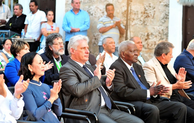 Miguel Díaz-Canel Bermúdez, Esteban Lazo Hernández y Truong Thi Mai en la inauguración de la XXIX Feria Internacional de Libro de La Habana. (Fotografía: VNA)