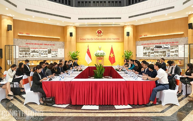 En la reunión. (Fotografía: tapchicongthuong.vn)