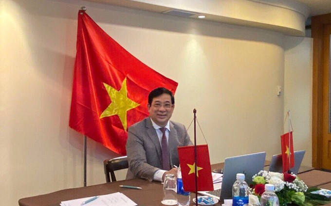 El director del Departamento de Gestión de Exámenes y Tratamientos, doctor Luong Ngoc Khue.