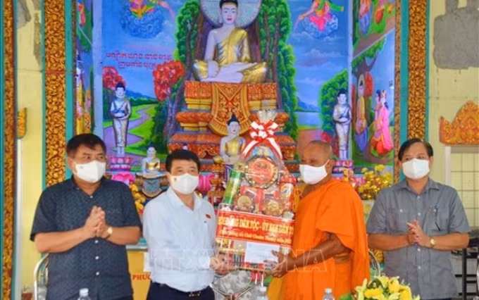 Felicitan a comunidad khmer en Vietnam por fiesta tradicional del Chol Chnam Thmay.