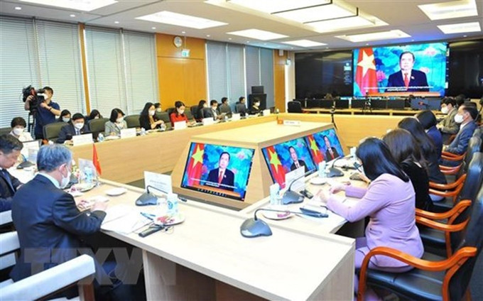 El vicepresidente permanente de la Asamblea Nacional de Vietnam, Tran Thanh Man, habla en la cita. (Fotografía: VNA)