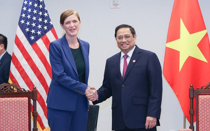 El primer ministro de Vietnam, Pham Minh Chinh, recibe a la directora de la Usaid, Samantha Power. (Fotografía: VGP)