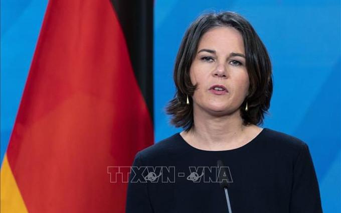 La ministra de Relaciones Exteriores de Alemania, Annalena Baerbock, en una conferencia de prensa en Berlín, Alemania. (Fotografía: AFP/VNA)
