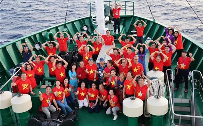 Delegación de vietnamitas residentes en el ultramar (Foto: VNA)