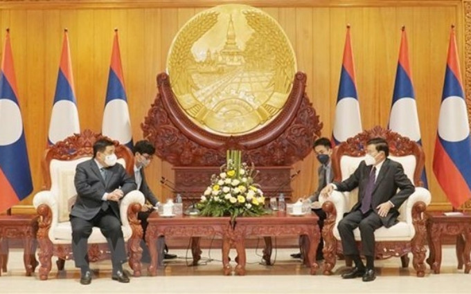 El ministro de Planificación e Inversión de Vietnam, Nguyen Chi Dung, se reúne con el secretario general del Partido Popular Revolucionario y presidente de Laos, Thongloun Sisoulith (Fuente: VNA)