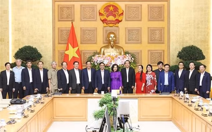 El primer ministro de Vietnam, Pham Minh Chinh, participa en la reunión. (Fotografía: VNA)