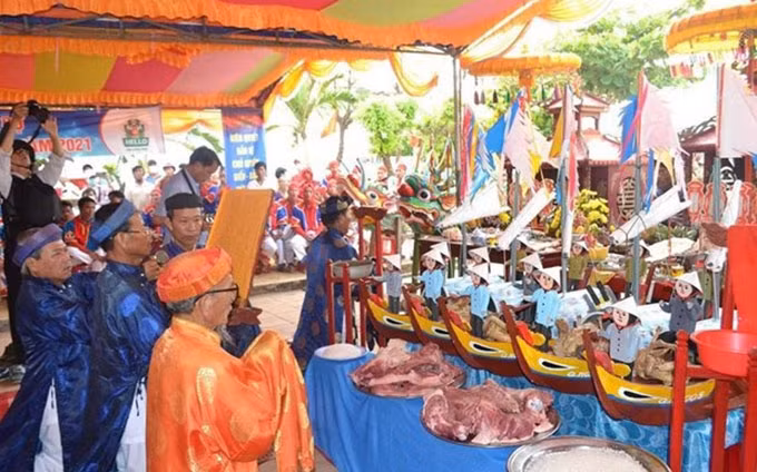 El ritual de homenaje a los milicianos de Hoang Sa. (Fotografía: VNA)