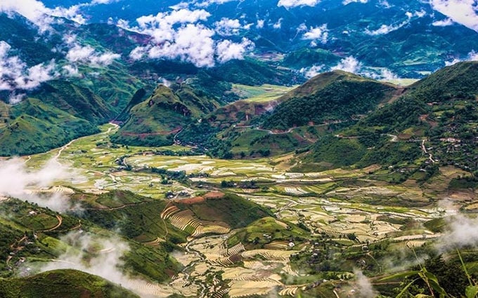 El valle de Cao Pha en medio del cielo nublado en la temporada de riego. (Fotografía: Revista Ilustrada de Vietnam)