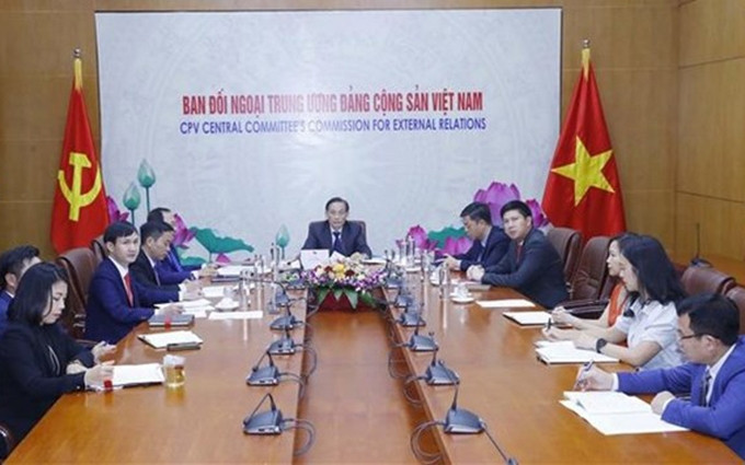 El jefe de la Comisión de Relaciones Exteriores del Comité Central del Partido Comunista de Vietnam, Le Hoai Trung en el evento. (Fotografía: VNA)