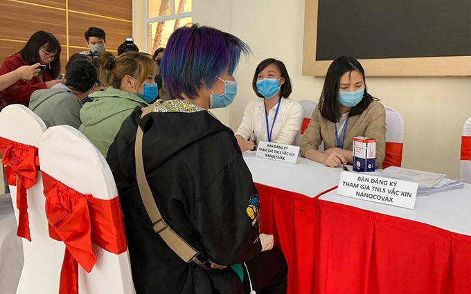 Voluntarios se registran para probar la vacuna contra el Covid-19.