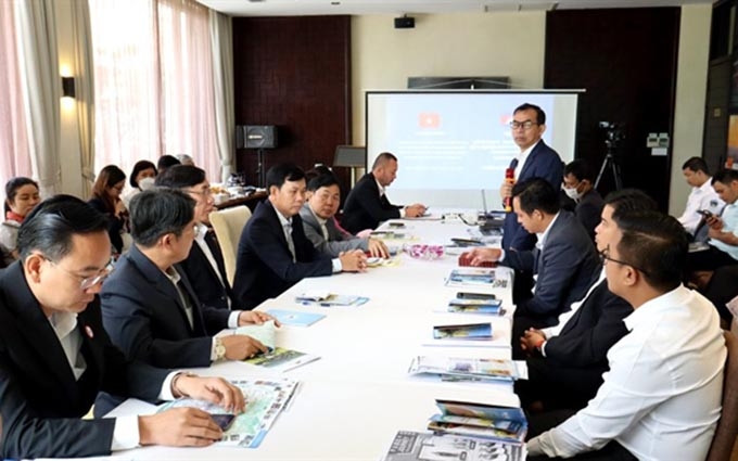 El Servicio de Cultura, Deportes y Turismo de Tay Ninh trabaja en Phnom Penh. (Fotografía: baovanhoa.vn)