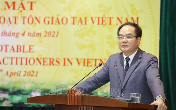 El viceministro del Interior de Vietnam y jefe del Comité Gubernamental de Asuntos Religiosos, Vu Chien Thang habla en el evento. (Fotografía: VNA)