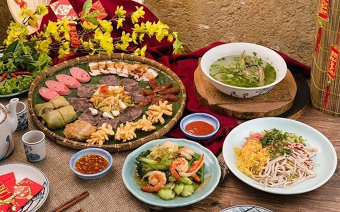 Bandeja de Tet de la gente de la región central de Vietnam. (Fotografía: VNA)