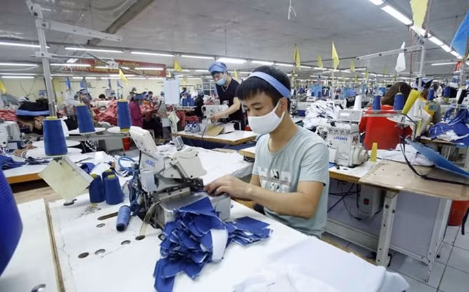 Fabricación de prendas de vestir de la empresa vietnamita Tien Hung (Fotografía: VNA)