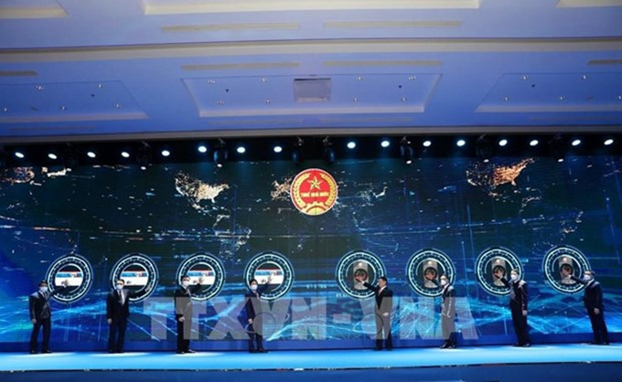 Una ceremonia de publicar el Portal electrónico para los proveedores extranjeros y el despliegue del sistema Etax Mobile. (Fotografía: VNA)