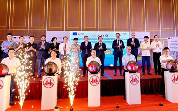 Acto de lanzamiento del proyecto. (Fotografía: dangcongsan.vn)