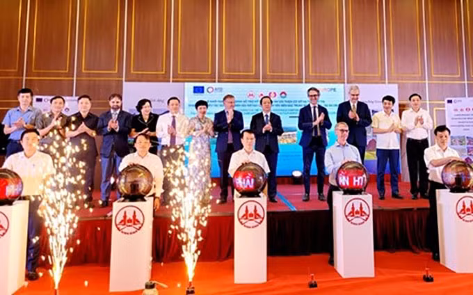 Acto de lanzamiento del proyecto. (Fotografía: dangcongsan.vn)