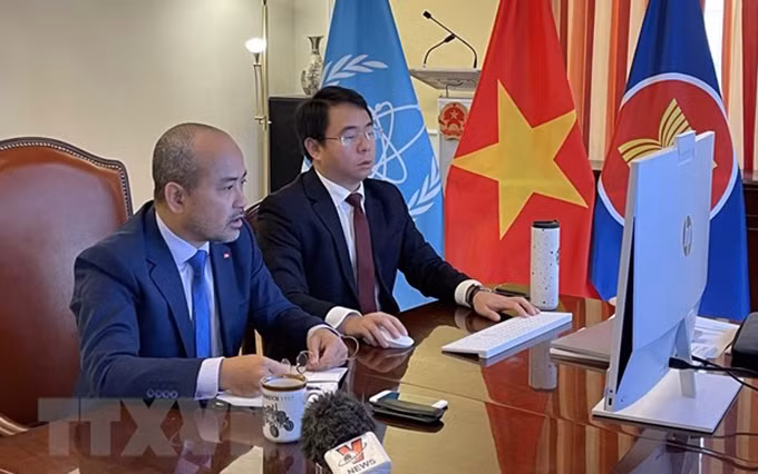 El embajador de Vietnam en Austria, Nguyen Trung Kien, interviene en el evento. (Fotografía: VNA)