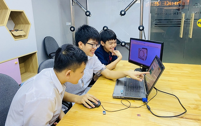 Grupo de estudiantes vietnamitas.