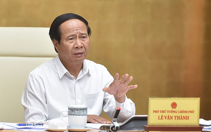 El vicepremier Le Van Thanh interviene en la reunión. (Fotografía: Nhan Dan)