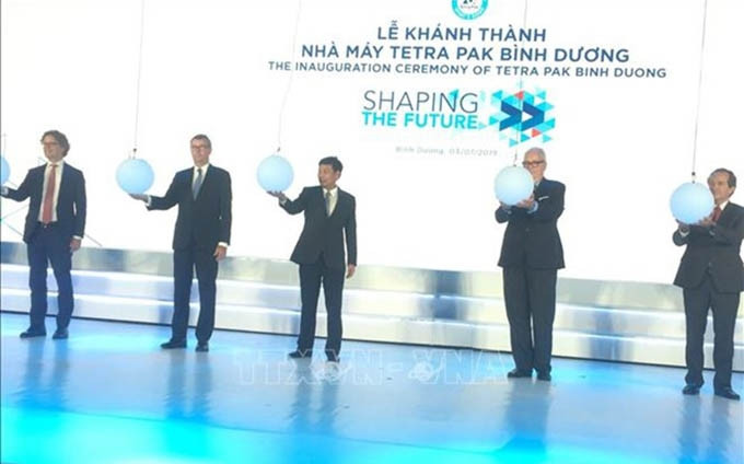 La empresa sueca Tetra Pak inaugura en la provincia survietnamita de Binh Duong su primera fábrica de cajas de papel esterilizadas (Fotografía: VNA)