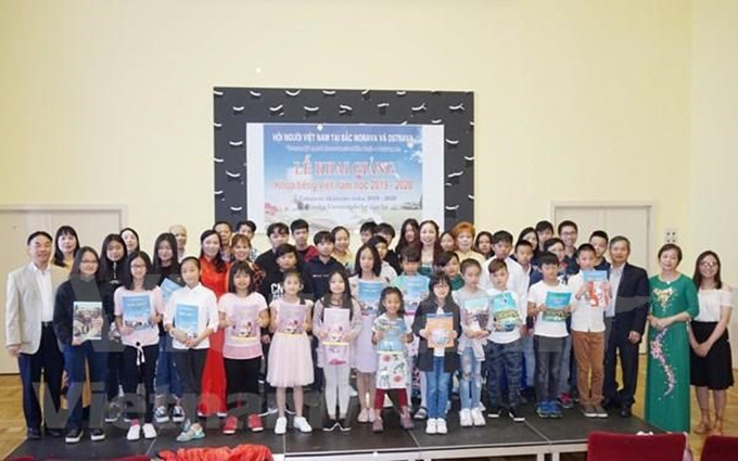 Inauguran curso gratuito de idioma vietnamita en la República Checa. (Fotografía: VNA)