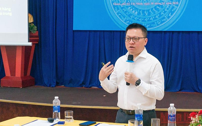 Jefe de redacción del periódico Nhan Dan, Le Quoc Minh, habla en el evento.