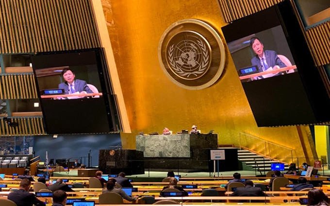 El embajador Dang Dinh Quy en nombre de los países miembros de la Asean, presentó la Resolución. (Fotografía: Ministerio de Relaciones Exteriores de Vietnam)