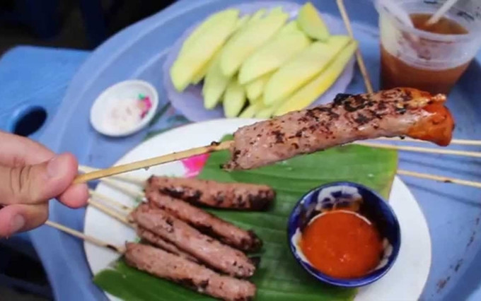 Nem chua - rollos de carne de cerdo fermentada vietnamitas