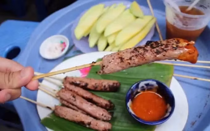 Nem chua - rollos de carne de cerdo fermentada vietnamitas