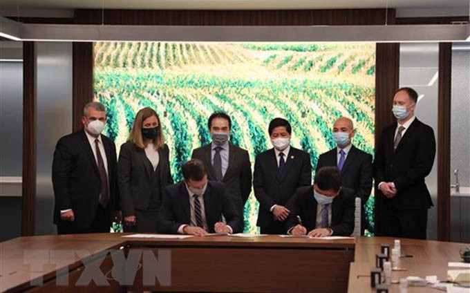 Escena de la firma. (Fotografía: VNA) 