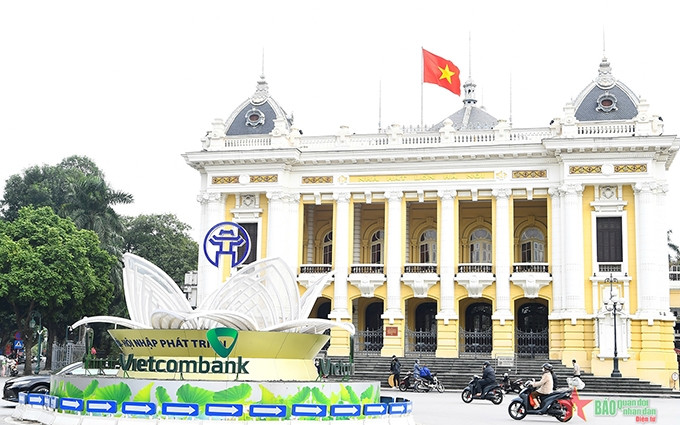 La rotonda en el área de la Casa de la Ópera está decorada con un patrón de flor de loto. (Fotografía: qdnd.vn)