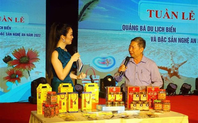La iniciativa también favorece la promoción de los productos agrícolas y artesanales potenciales de la localidad (Foto: VNA)