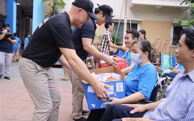 En el acto de entrega. (Fotografía: VNA)