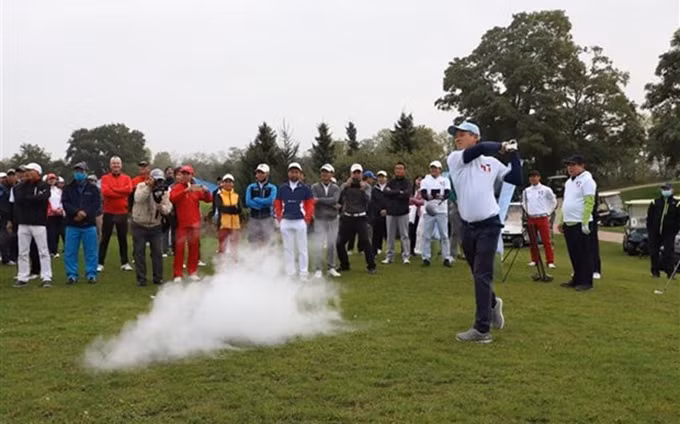 El embajador de Vietnam en Alemania, Nguyen Minh Vu, en el torneo. (Fotografía: VNA)