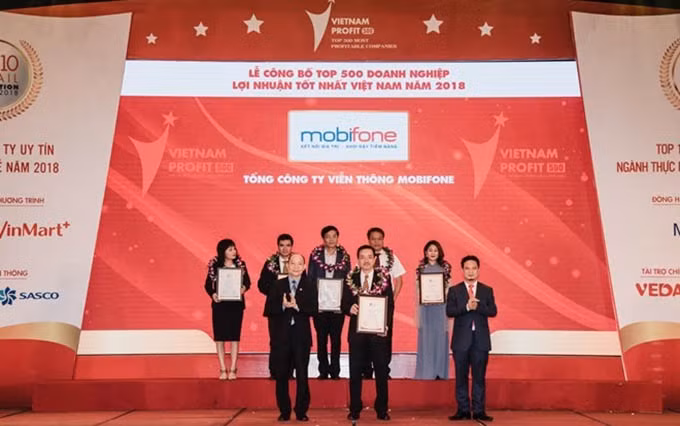 Representantes de Mobifone, una de las empresas más rentables de Vietnam en 2018 (Fuente: VNA)